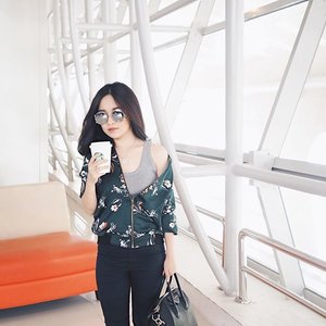 Before take off to my late holiday. First, let me sip my coffee. 
_
Wearing a comfy bomber jacket by @eclaircollection 
_
#instafashion #airportfashion #airportoutfit #clozetteambassador #clozetteid #ootd