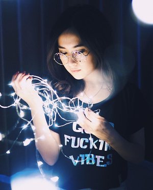 Good fucking vibes! ✨✨_📷 by @ivanrichardo _Inspired by @brandonwoelfel amazing photography. He is so talented! __Glasses by @kacamatahuffey Tshirt by @littlet.clothing Starry light by @cottonlightcraft_#clozetteid #portraitmode #portraitphotography #brandonwoelfel #brandonwoelfelinspired #vscocam #happywearinglittlet #huffeyglasses