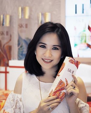 #repost Attending SK-II Suminagashi Festive Party at Tunjungan Plaza 3 Surabaya. ✨✨
Sk-ii Facial Treatment Essence limited  edition Festive Suminagashi. This is perfect for crystal skin looks and Special gift for our self and our loved ones. Get this Sk-ii  FTE Limited edition Suminagashi Festive at all Sk-ii outlet. And enjoy 35% discount on Festive set. 
_
_
#skiigifts #SKII #changedestiny #ClozetteID #ClozetteIDxSKIISBY