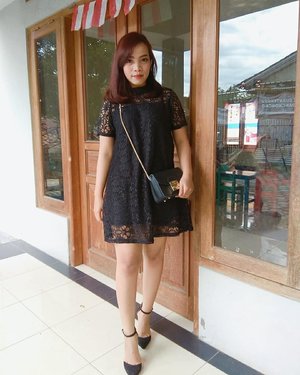 "You can wear black at any time. You can wear it at any age. You may wear it for almost any occasion.” —  Christian Dior#clozetteid #clozette #fashion #beauty #ootd #outfitoftheday #outfit #love #bblogger #beautyblogger #asian #koreanstyle #korean