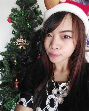 Merry Christmas bagi teman-teman yang merayakan. 🎄🎄🎅
On this most blessed day, I wish you love for all your kindness, and I hope the new year will bring you many days of happiness. 
#christmas #merrychristmas #clozettedaily #clozetteid #pinastikabeautyblog #fotd #selfie #selca #asian