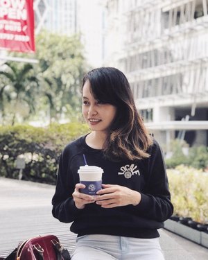 It’s coffee o’ clock ☕️.....#tuesday #throwback #throwbacktuesday #quote #fashion #clozetteID #portrait #portraitphotography #iphone8plus #instagram #vsco #vscocam
