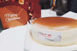A moist buttery sponge filled with premium cheese cream inside. Mouthwatering 🤤FYI, this one is @kibocheese original molten cheese cake. Could be ordered by GO FOOD 🏍 Just pick the nearest outlet ( Kokas / GI / PIK Avenue )#Kibocheese #Kibomoltencheese #moltencheesecake #clozetteID #ClozetteidReview