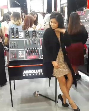 When KATH meet great makeup! Gak peduli belakang udah ramenya gimana... 😍😍Congratulation buat 4th store .openingnya.. Welcome banget d surabaya..#AbsoluteNewYorkID #AbsoluteNewYorkSurabaya @absolutenewyork_id#bloggerindonesia #lookbookindonesia #beautyguru #beautyvlogger #beautyblogger #clozetteid #bloggerstyle #fashionblogger #fashionstyle #fashionindo #indonesianbeautyblogger #indonesian_blogger #indonesiabeautyblogger #youtubeasia #youtuberindonesia #clozetteambassador #beautyindonesia #indobeautygram#stylehaul #cgstreetstyle #ggreptrend #ggrep #ootd