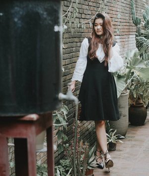 Call out ALL black and white lover

Inner from local boutique in bali
Outer @ontherocks11 
Never ending photo spots @onnikitchen 📷@wulanwu 😗😚😗😚
#ootdindo #ootdindonesia #fashionid #fashionindo #bloggerindonesia #lookbookindonesia #beautyguru #beautyvlogger #beautyblogger #clozetteid #bloggerstyle #fashionblogger #fashionstyle #fashionindo #instabeauty #indonesianbeautyblogger #indonesian_blogger #indonesiabeautyblogger #youtuber #youtubeasia #youtuberindonesia #muasurabaya #makeupartistsurabaya #makeupindonesia #brandindonesia #beautyindonesia #indobeautygram #stylehaul