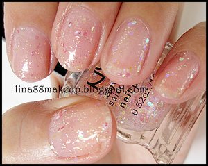 sparkling glitter nail look
