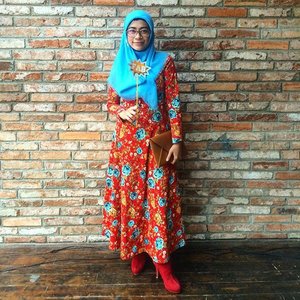Don't wait for someone to bring you flowers. Plant your own gardens and decorate your own soul #ootd #hotd #hijabootdindo #hijabers #hijabstyle #hijabfashion #vintagestyle #vintagefashion #floraldress #ClozetteID