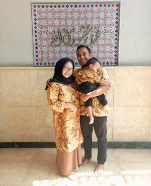 My plus one(s) for life ❤ .Iya, yang bayi hobinya tidur 😂😂 kita coba foto yang genah nanti pas resepsi. Wish us luck! 😂😂😂 .-------.#family #familyphotography #myfamily #husband #wife #babyboy #thepradanasfamily #clozetteid #clozettedaily #hijab #ootd #batik #familyootd #masjidkampusugm #goldenhoursunlight #satrio21mo