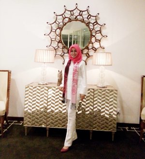 Satu sudut di Royal Hotel Pajajaran.
Foto dulu sebelum pulang 😊.
.
.
.
.
#touchofwhite #royalhotel #Bogor #instaplace #fotd #clozetteid #asinanblogger #fashionblogger #lifestyleblogger #momsblogger