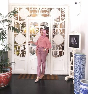 Senyum siang ini... 😄🌺🌸 #baborindonesiaxclozetteid #clozetteid #beautyblogger #fashionblogger #ootd #pink