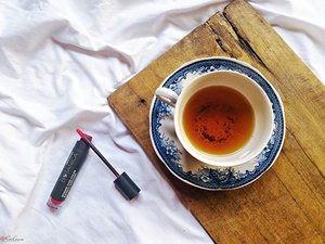 Tea.
(n.) a hug in a cup.
.
.
.
.
.
.
#micabestshot #clozetteid #flatlays #beautyshot #makeupshots #teatime #beauty #lipcream #mineralbotanica