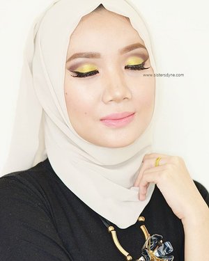 ✨ Detail Makeup Of The Day ❤️Foundation Moisture Veil Creamy Liquid @covermark_id❤Eyebrow Brow Wiz @anastasiabeverlyhills❤Eyeshadow Where The Night Is @colourpopcosmetics❤Eyelahses @deyekoid Hijab❤Countour @sleekmakeup Kit❤Lips @sariayu_mt Duo Lips K-11#clozette #clozetteid #motd #makeup #beauty #covermark #flawless #MVCL #instabeauty #instamakeup #bbloggers #beautybloggerid #dasistersblog #hijabi #hijabstyle #anastasiabeverlyhills #eyemakeup #cutcreasemakeup
