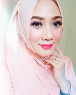 🙆🏻 Selfie sukaeaih duluuuu sebelum bobo.Tap for detail makeup product.#biooilinspiresyou.#Clozette #Clozetteid #Beauty #Skincare #Holygrail #BioOil #Naturalskincare #Antiaging #Moisturizer #BeautyEvent #Bloggerhangout #Bbloggers #BeautyBloggersid #instagood #instabeauty #dasistersblog #Healthyskin #fotd #motd #hijabi #hijabers #hijabstyle %makeup