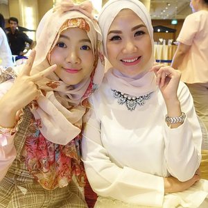 Ketemu sama Hijabi Kawai Beauty Bloggernya Indonesia @sheemasherry di acara @agelezbihakuid #clozette #Clozetteid #Skincare #Suplemen #agelezbihaku #Japan #Collagen #Event #Beauty #Beautyblogger #BBloggerid #instabeauty #fotd #Dasistersblog
