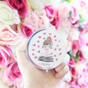 Isn't she cute? 🌸
Have you checked my full review on #sweetlikeapeachdotcom about @lancomeid Blanc Expert Cushion Compact? It has a really good formula with an incredible coverage, very light-weight texture and also sweatproof
•
#clozette #clozetteid #clozettedaily #cushiononthego #lancomecushionista #lancome #makeup #beauty #beautyblogger