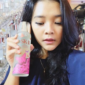 Ohemji! I got a flamingo limited edition FTE by @skii from #changedestiny blogger party. Kebetulan FTE aku baru aja abis hahaha. So lucky! Thanks @femaledailynetwork for inviting me #SKIIGifts #xmasgifts
•
•
#clozette #clozetteid #clozettedaily #selfie #beauty #beautyblogger