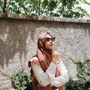 I feel so confident. " Sun Bright like a Diamond "
#xsmlindonesia #fashions #glasses👓 #naturephotography #hijabstyle #hijabfashion #clozetteid #clozette #clozettedaily #clozettehijab