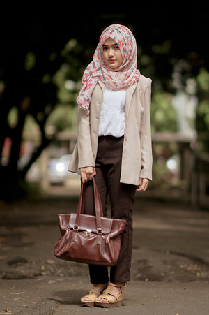 #IndosatSnap #VintageLook #OOTD #hijab #VintageLook, #IndosatSnap