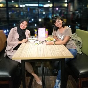 Dinner with my gurl @irmapuspita_ ..
.
.
.
Heart to heart chit chat till the end of the mall operation hour 😂😂 pordon me guys for this alaynation 😁😁
.
.
.
#clozetteid #clozette #sofiadewitraveldiary #girlniteout #leica #leicalens