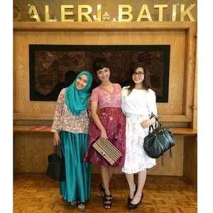 Museum tekstil visit with @megajannaty  And @mindalubis .. from the parking area we saw this small building and we're coming in.. With IDR5.000 ticket entry.. We can see many beautiful batik from around Indonesia.. We all wearing @swanstwenty collection ❤️ #clozette #clozetteid #clozettegirl #clozetteambassador #fashionid #swanstwenty #indonesiacantik #modetnindonesia