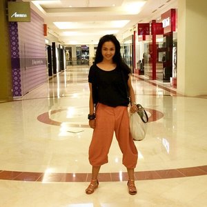 Visit Suria KLCC when it's closed at night 🙈🙈 #ootd

Top by @x_sml 
Pants by @swanstwenty 
Bracelet by @nimonina 
Watch by @casioid 
Shoes by @vinccishoes 
Bag by johny ramli

Good night everyone... #clozette #clozetteid #ootdindo #clozettegirl #clozetteambassador #wearitloveit #fashion #fashionid #fashionfactsindo #indonesiafashion logger #fashionblogger #KLCC #suriaKLCC #visitmalaysia2014 #sofiadewitraveldiary #sofiadewifashiondiary #casio

Pic by mega