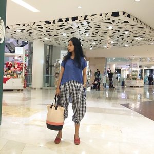 I'm working on sunday and have a good time learning about how to manage an online store.. Iftar at our fav store and spend the rest time to checking out some stores... oh, what a girl ðŸ™ˆ My #OOTD :
blouse and pants by @swanstwenty , you can shop them at @odioli and @swanstwentymall ðŸ‘�ðŸ�»
bag by @hm .. watch by @casioid sheen..
shoes by St Yves.. enjoy your sunday night, everyone.. I'll do my tarawih when I'm home ðŸ˜‡ #swanstwenty #swanstwentymall #clozette @clozetteid #clozetteid #clozettegirl #clozetteambassador #OOTDindo #ramadhanday4 #tartanpants #tartan #fashionstreetstyle #fashionworld #fashionporn