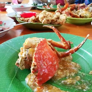Makan kepiting di Rudi Fakistan (RF) - manggar.. ada di Pantai Serdang.. Kepiting saos Padang ini.. per kilonya cuma IDR 170.000 ajah loh!
.
.
.
Kalo ke manggar, sempetin mampir yah! Selamat makaaaaaan... 🍽
.
. 
#sofiaschoice #sofiadewiculinarydiary #kulinerbelitung #seafood #rudifakistan #pantaiserdang #indonesianfood #kepitingsaospadang #foodreview #clozetteid #clozette #foodblogger #lifestyle #makananbelitung