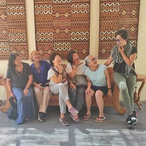 #SrikandiJalanJalan ...Tertawa itu sehat 🤣🤣 begitu kira-kira yang selalu ingin Sopiah tekankan di setiap trip .. Karenanya .. Foto dan mengucap "ha .. Ha .. Ha.. " Itu sesuatu kewajiban 😄😄...13-24 Mei 2018 : Jakarta - Kupang - Larantuka - Lembata - Adonara - Larantuka - Maumere - Denpasar - Jakarta 😏...Thank you, Ladies 😍 our #SoulfulTravel was perfect! And can't hardly wait for September & November trip 😘#clozetteid #lifestyle #girlsborntotravel #girlgang #TorajaMeloXNapiesv #travel #travelmate #fashion #exploremaumere
