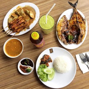 Hello, Jakarta! Udah kangen banget ama menu ini 😆Kamu.. jangan lupa makan siang ya.. karena sesungguhnya.. lunch break itu ada bukan untuk dilewatkan 😘
.
.
.
#sofiadewiculinarydiary #eatandeat #foodporm #foodism #lunchdate #foodgasm #kulinerjakarta #foodblogger #lifestyle #clozetteid