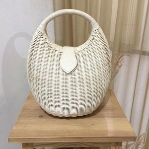 my kind of fav rattan bag by @houseofkitsu ❤️ #sofiadewifashiondiary #clozette #clozetteid #rattanbag