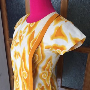 So In Love with this Kelebet Dress.. ❤️ Siapa bilang batik itu membosankan dan kalo pake batik terlihat tua...? coba intip dress ini.. warnanya cantik kan...? Ayo teman-teman.. perbanyak koleksi batikmu tahun ini.. banggalah jadi Perempuan Indonesia ❤️ #clozette @clozetteid #clozetteid #batikmodern #batikchic #sofiadewifashiondiary #instadaily #instalike #batiktulis #fashionporn #fashionworld #modernIndoensia #sofiadewico

mohon untuk tidak mengambil foto tanpa ijin. thank you