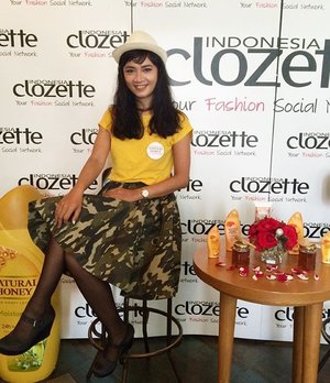 I'm having fun at clozetters meet up because I can meet new friends - I'm so excited with the 'healthy skin, healthy you' with Nectaria Ayu (the owner of Warung Kebunku) & @naturalhoney_id .. and!! ofcourse everyone in here wear yellow today ❤️ #clozette #clozetteid #naturalhoney @clozetteid #NaturalHoneyXClozettesBBA #sofiadewitraveldiary #sofiadewifashiondiary #potd #ootd