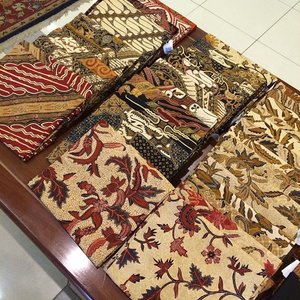 Batik... Can't move from this rack everytime I visit Danar Hadi boutiqiue at Melawai 😂 #clozette #clozetteid #clozettegirl #latepost