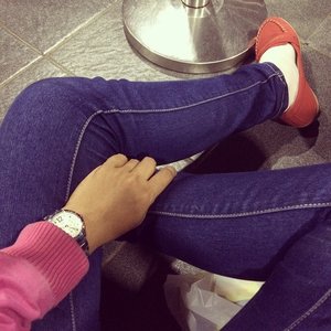 Out of town for a while.. Jeans.. Flat shoes.. Shocks.. Jacket.. Watch.. And ipod ❤️ 😘 #clozette #clozetteid #clozettegirl #clozetteambassador #casio #leecooper @clozetteid @casioid @leecooperindo