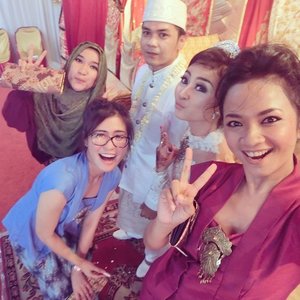Happy wedding, Nurul & Arif 😊 #swanstwenty #swanstwentysignature #clozette #clozetteid #clozettegirl #clozetteambassador #wedding #selfie #pedulilewatselfie