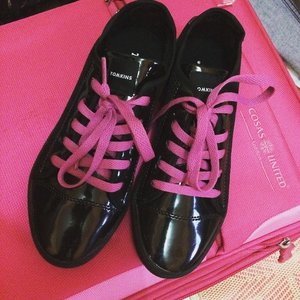 cute sneakers are here.. ❤️ black and pink.. anyone can say NO?

#shoes #clozetteid #clozettegirl #sneakers #aotd #sofiadewistyle
