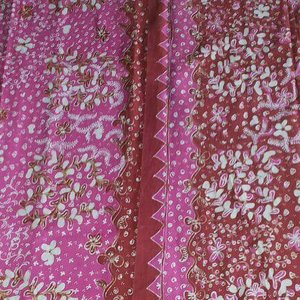 New fabric.. Can't wait to create something new for my friend, heni 👯🙏🙏 #fabric #swanstwenty #mypassion #batikchic #clozette #clozetteid #fashionid #batiklover #batik #friendship