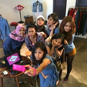 I love the girls who love welfie with my lovely camera #exilim #TR15wireless #casioid .. Its called.. NATURAL!! 😛😛😛😘😘😍😍 #clozetteid #clozettegirl #fashiongirl #welfie