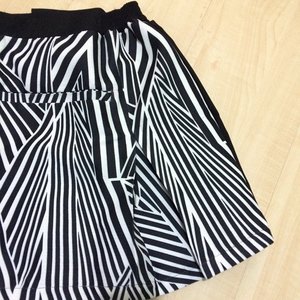 let's play with monchromatic 😋 #s20uniform #fashionid #skort #skirt #monochrome #sofiadewifashiondiary #clozette #clozetteid