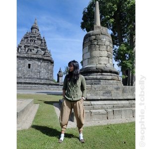 #ootd

Click the pic for ootd details

More pose
And
More detail about sojiwan temple, kindly check my blog ^^ Cheers

#visitjogja #jogja #temple #Indonesia #fashionporn #ootdindo #lookoftheweek #fashiondaily #instafashion #clozetteid #latepost #latergram #yogyakarta