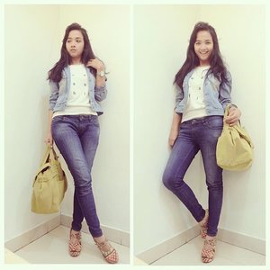too much surprises today.. but I'm quite brave to face it 😛😛 #OOTD #clozette #clozetteid #jeans #cotw #cotd

tees by @nimonina ..
jeans by @leecooperindo ..
shoes by @iwearup ..
watch by @casioid ..
bag by @biasagroup .. what a monday 😘 #fashionid #ootd #ootdindo #sofiadewifashiondiary #ramadhanday19 #iwearup #leecooper #casioid #casio #biasagroup #biasabag #fxlifestyle