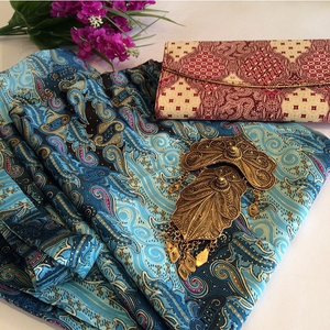 Kain dewi and royal brooch by @swanstwenty ..
Batik clutch by @nimonina .. #clozette #clozetteid #batikchic #batikprint #batikclutch #chicandclassy #chic #classy #vintage #batikIndonesia #fashion #fashionid #fashionporn #fashionworld #swanstwenty #nimonina #sofiadewi