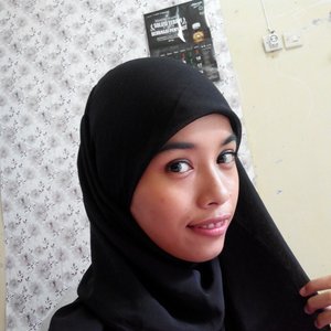What is this?? Hijab tutorial?? Hihi.. 😝😁
#indonesianhijabblogger #ihb #clozetteid #hijabtutorial