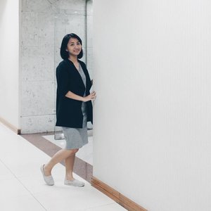 In monochrome. 💞
But not really ready to pose. 👻
.
.
.
Dress n outer: @hardwareclothid. Shoes: Rubi by Cotton On.
#ootd #clozetteid #vscocam #vsco #fujifilmx70 #outfitoftheday #outfit #officelook #officewear #rubishoes #hardwareclothid