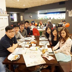 Hello folks.. long time no see ^^... #clozetteid #motd #friends #hongkongcafe #collegefriends #gathering #oldfriends #folks #folk #reunion #bestfriends #asian