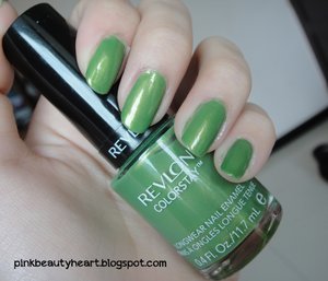 Revlon Colorstay nail polish in Bonsai... You should try this one.. it has such a good gold shimmery ...

Cek my review and detail about this nail art on my blog pinkbeautyheart.blogspot.com