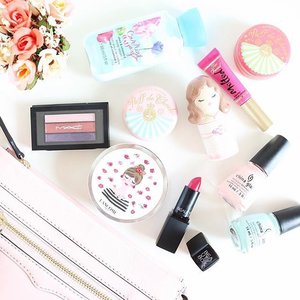Best beauty pick for this week. @lancomeid Miracles Cushion, @maccosmetics Veluxe Pearlfusion Shadow, @beautyboxind Urban Lips Bond, #MajolicaMajorca Puff de Cheek, @chinaglazeofficial Nail polish - Spring in My Step and At Vase Value, @bathandbodyworks Body Lotion Carried Away and @toofaced Melted Lipstick in shade Melted Fuchsia. Tell me what is your favorite?
.
.
#beauty #beautyblogger #beautypicks #makeup #makeupaddict #instamakeup #flatlays #toofaced #maccosmetics #chinaglaze #urbanlips #bathandbodyworks #insta #instadaily #indonesianbeautyblogger #clozetteid
