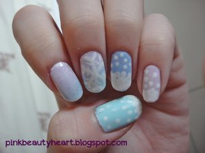 snowflakes in ombre by pinkbeautyheart.blogspot.com