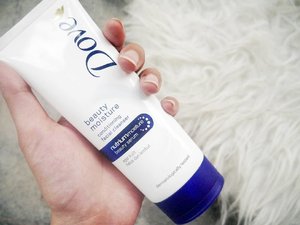 Give your skin the best nourishment it deserves by using a gentle yet moisturizing daily face cleanser. Dove facial cleanser with beauty serum sets the bar up high. I found my self using it daily, and so should you. Fave 💙 Thank you @clozetteid
.
.
.
.
.
.
.
.
.
.
#DoveIDN #WajahMuIstimewa #DoveXClozetteDiversi3 #ClozetteIDReview #ClozetteID #BeautyRedemption #beautybloggerid #beautyreview