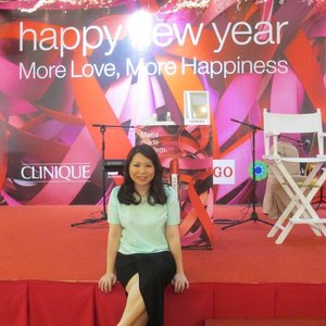 Thank you @cliniqueindonesia @clozetteid for today! I had fun being on stage. Little did you all know that i have a stage fright. I was actually super nervous few hours before the show began haha that is why i didnt talk much before the demo start *sowwie if i give an unfriendly look today, didnt mean it, i was just being nervous* but it went well ♥ i think ;p 
#beauty #blog #makeup #beautybloggerindonesia #beautyblog #indonesianblogger #talkshowindonesia #youtubeindonesia #clozetteid #clozettedaily #makeupartistindonesia #belajarmakeup #kelasmakeup #naturalmakeup #eventjakarta #acarajakarta #fdbeauty #beautyblog